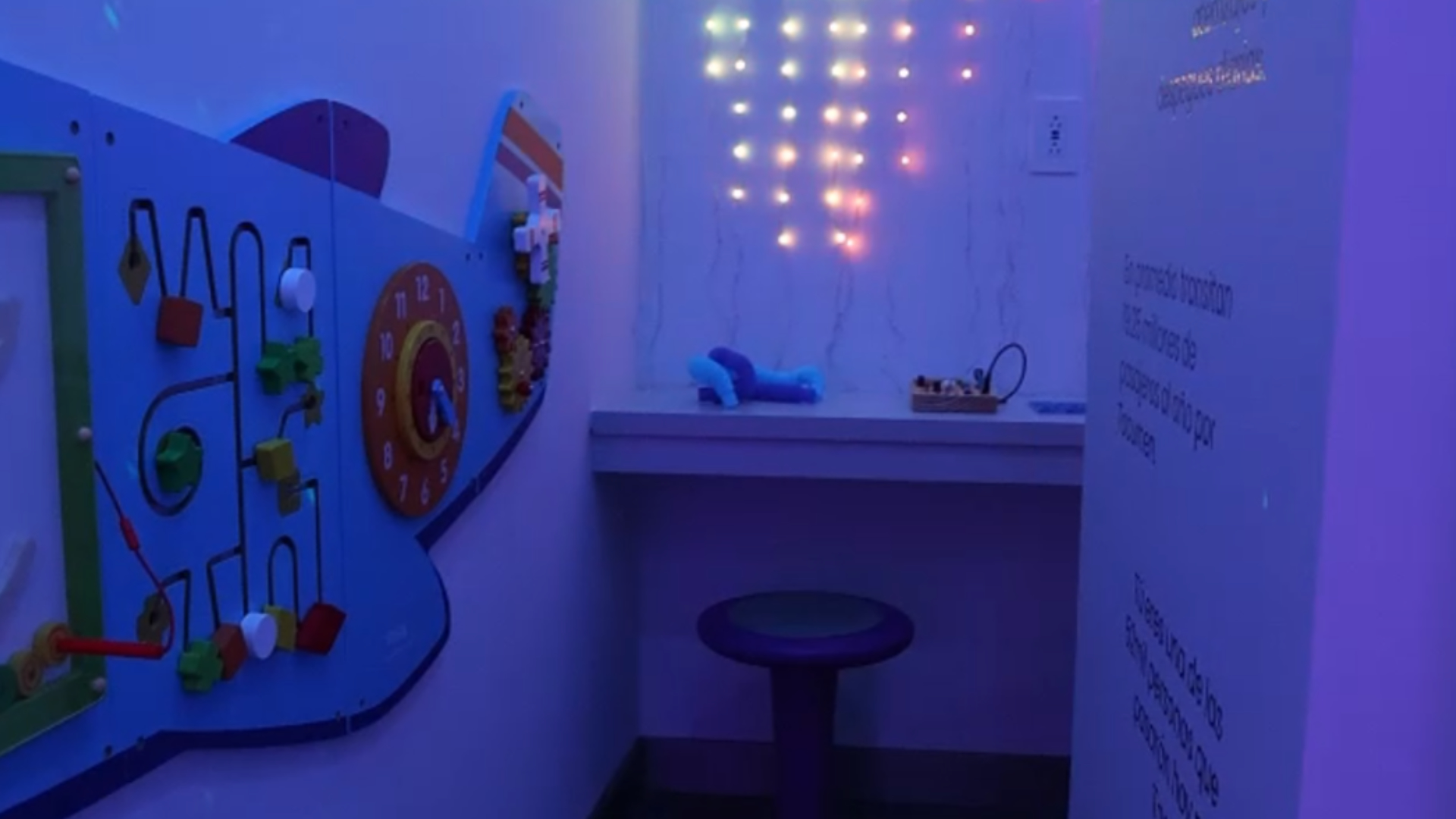 Sala sensorial del Aeropuerto de Tocumen para personas neurodivergentes y niños con autismo en Panamá